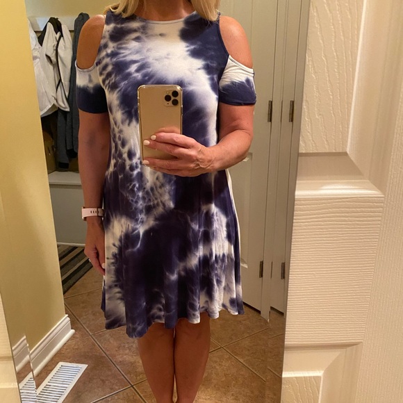 Alya tie dye cold shoulder dress - Picture 4 of 7